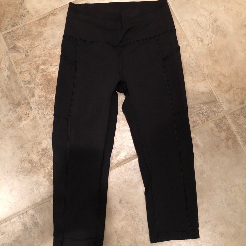 Lululemon crops with pockets